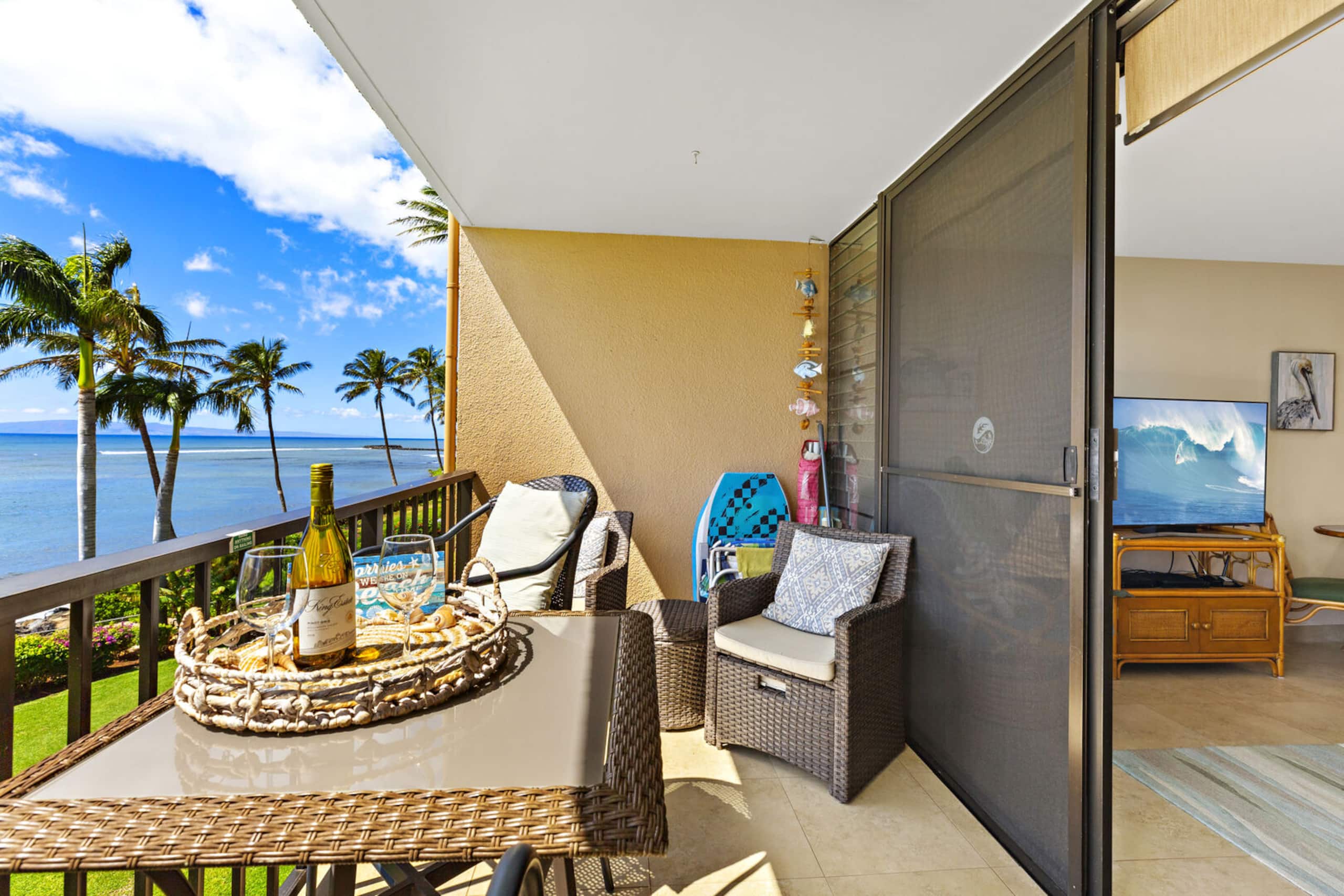 Condo in Wailuku · ★4.86 · 1 bedroom · 2 beds · 1 private bath - Image 3