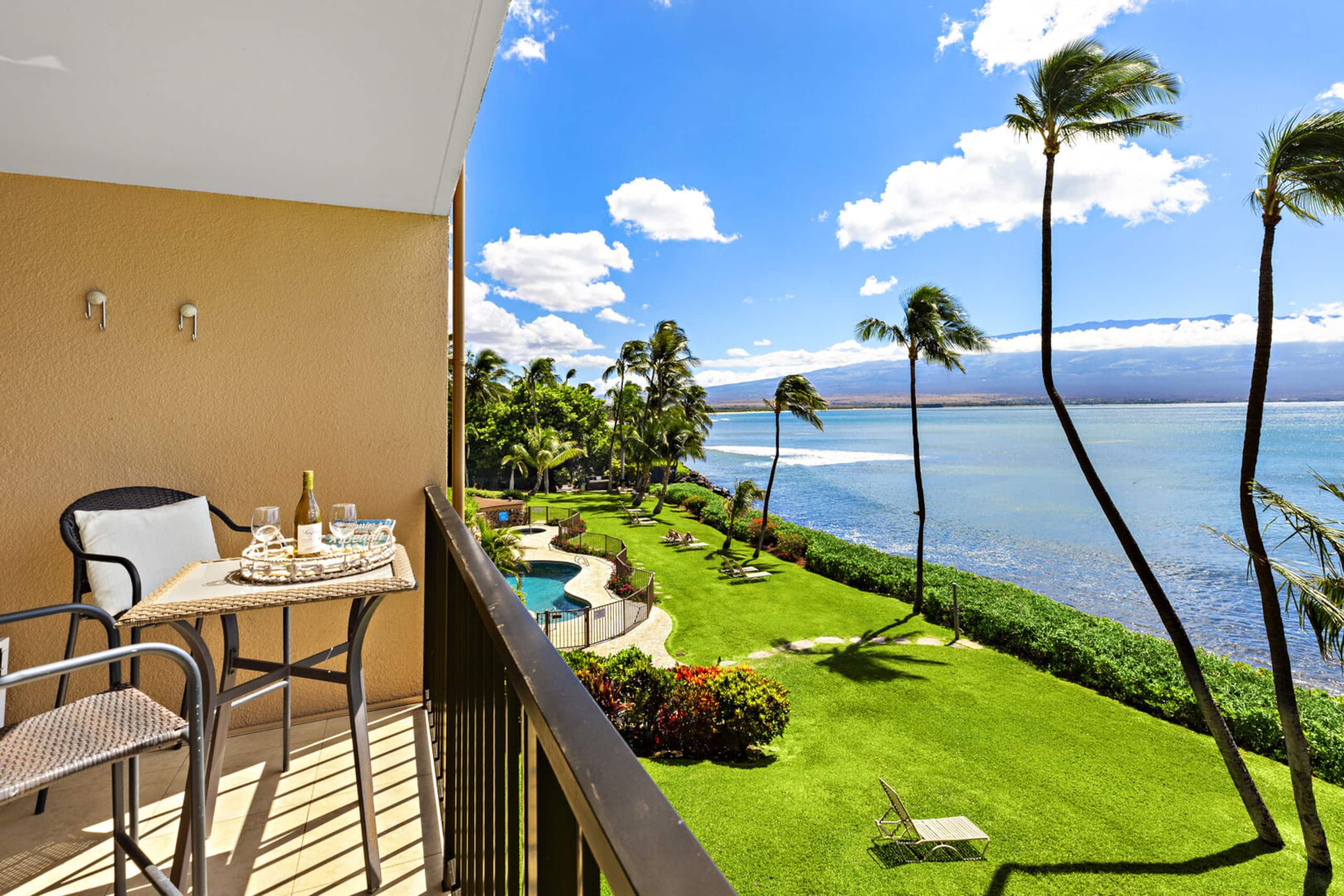 Condo in Wailuku · ★4.86 · 1 bedroom · 2 beds · 1 private bath - Image 2