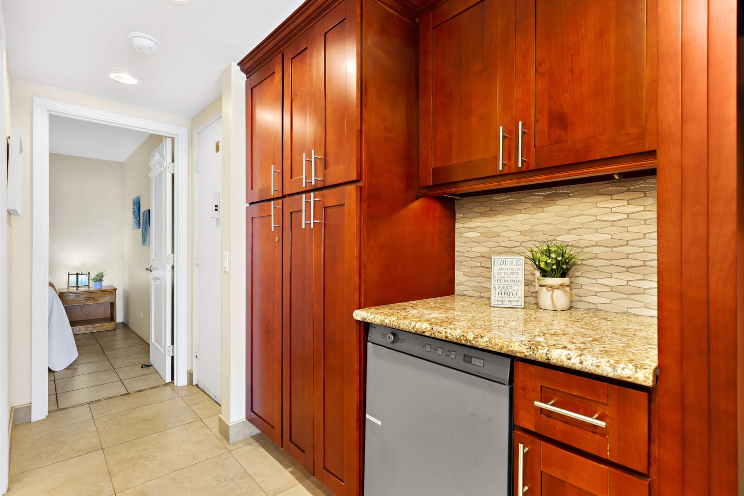 Condo in Wailuku · ★4.86 · 1 bedroom · 2 beds · 1 private bath - Image 16
