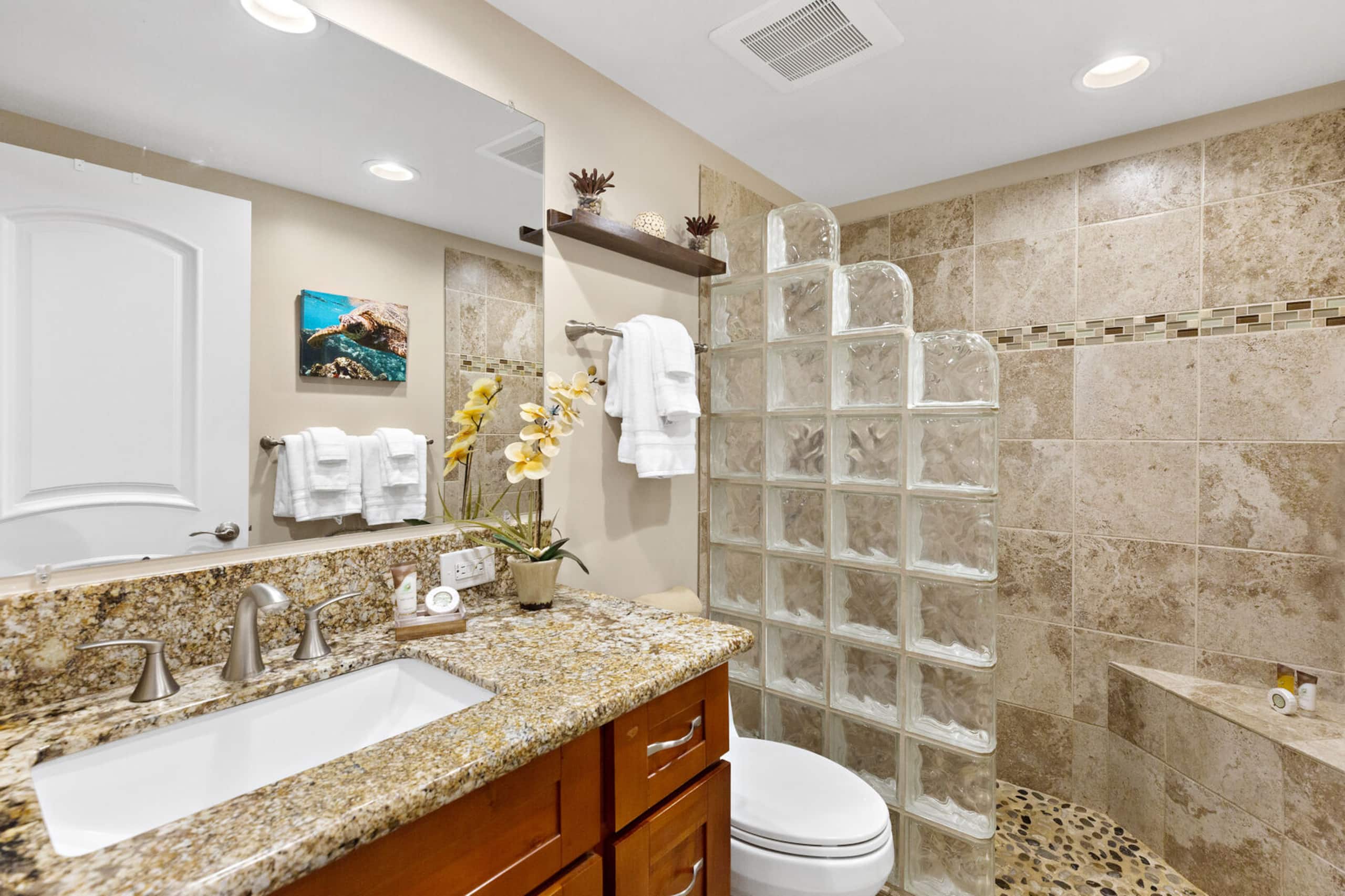 Condo in Wailuku · ★4.86 · 1 bedroom · 2 beds · 1 private bath - Image 18