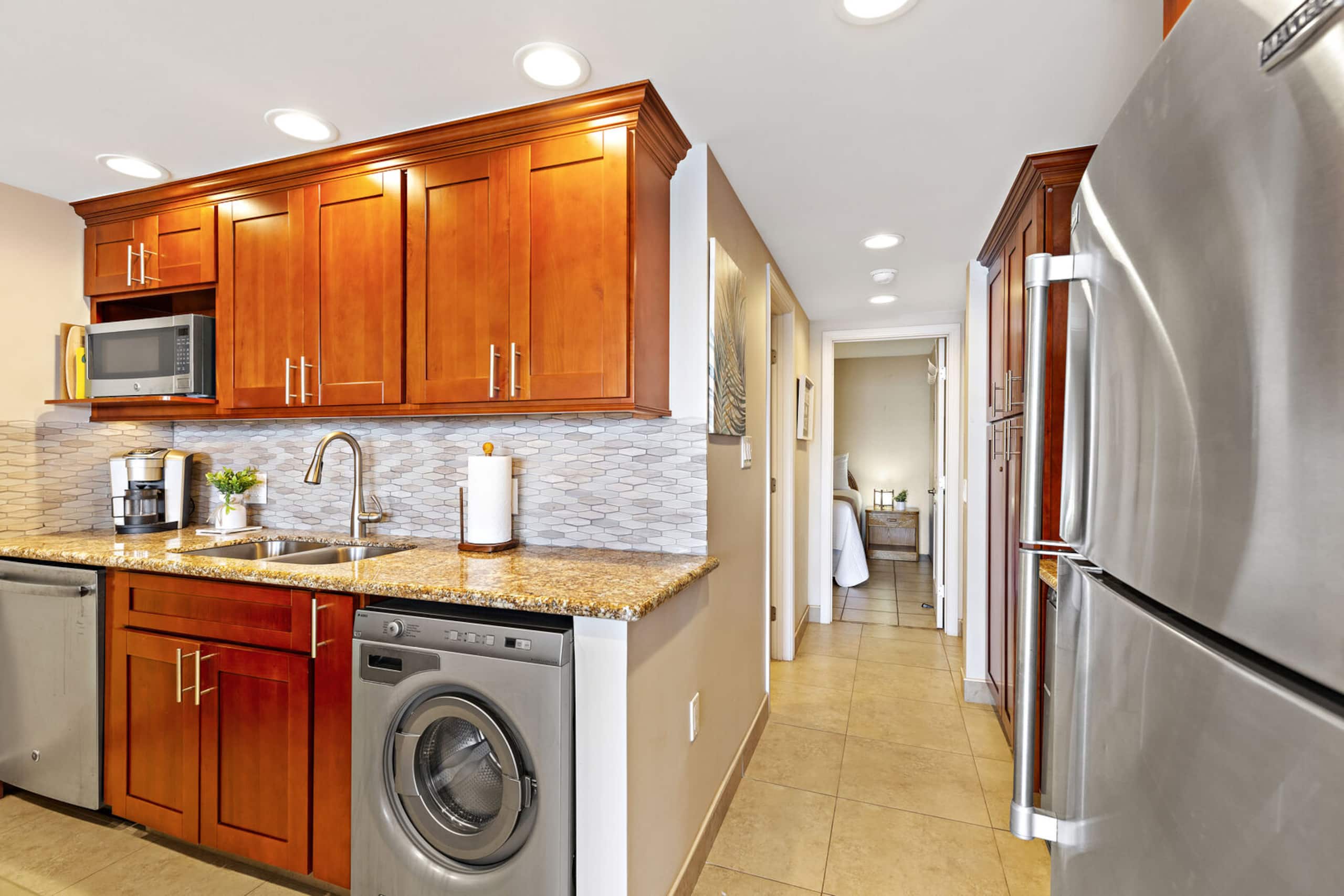 Condo in Wailuku · ★4.86 · 1 bedroom · 2 beds · 1 private bath - Image 14