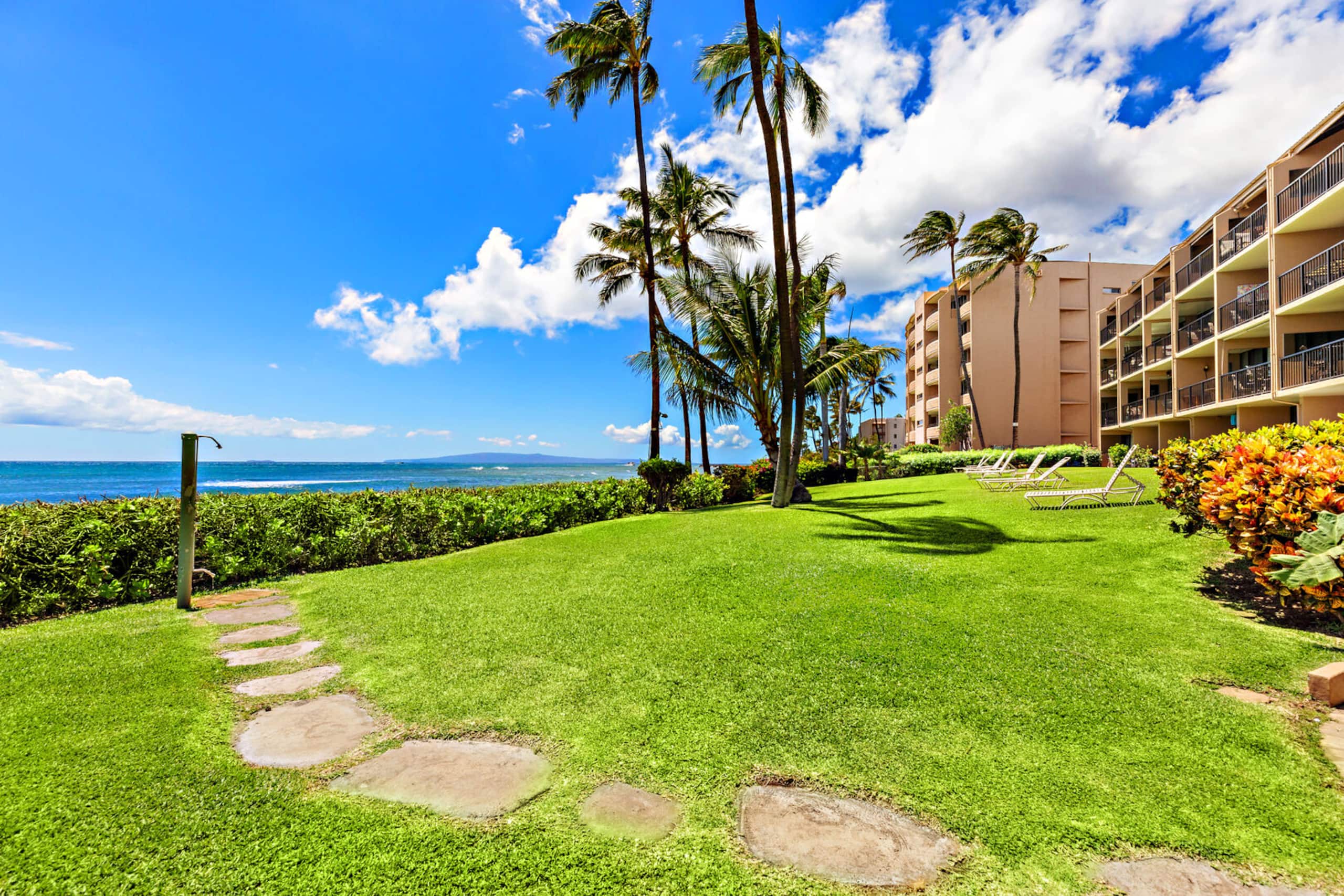 Condo in Wailuku · ★4.86 · 1 bedroom · 2 beds · 1 private bath - Image 29