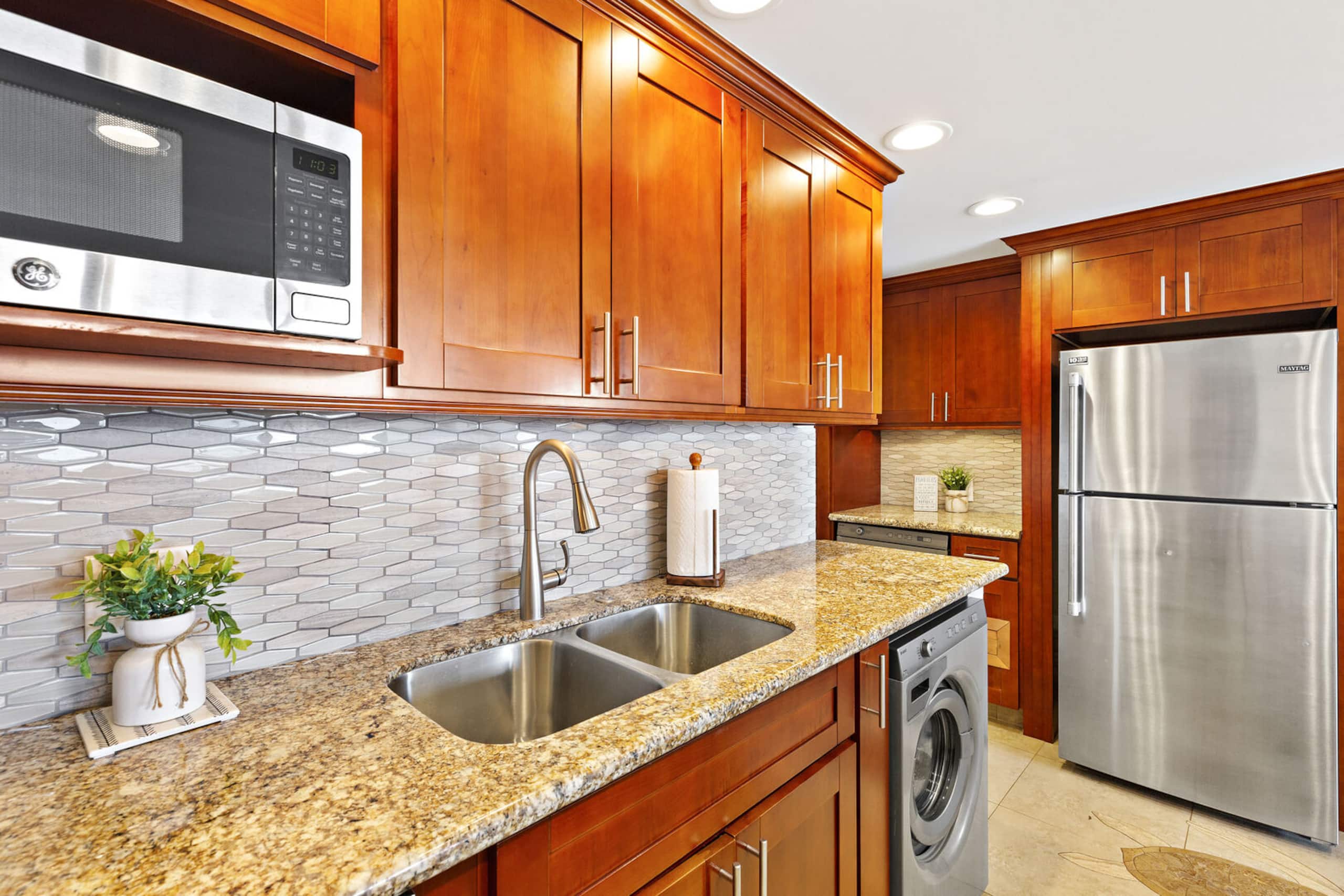 Condo in Wailuku · ★4.86 · 1 bedroom · 2 beds · 1 private bath - Image 15
