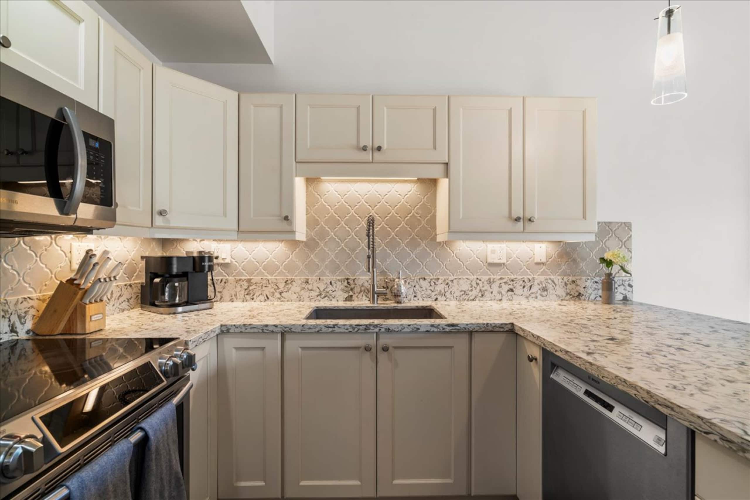 Condo in Kihei · ★4.74 · 2 bedrooms · 4 beds · 2 shared baths - Image 25