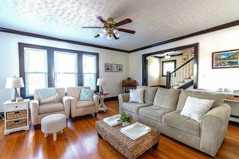 Historic home. New River Gorge + Firepit +Gameroom