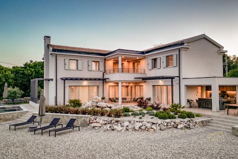 Luxury Villa Lipa Kate