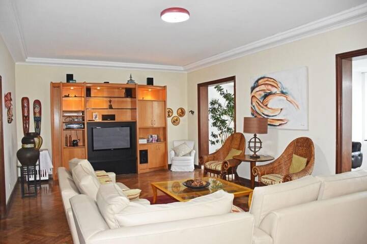 Penthouse 5 Mins Copacabana Beach! Side Sea View! gallery image 2