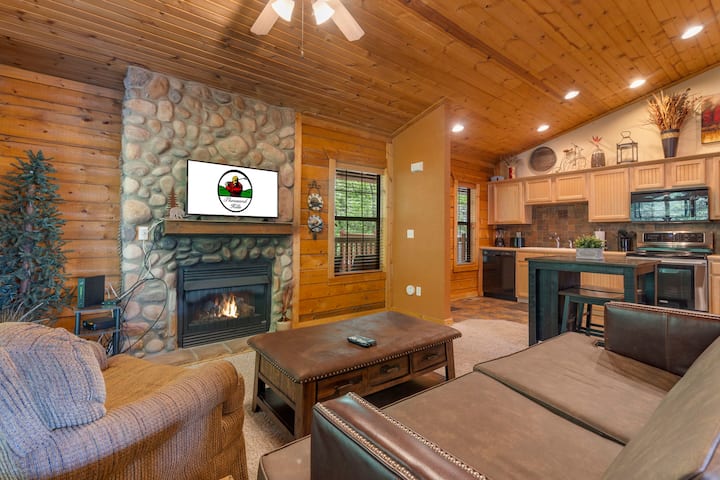 Romantic Studio Cabin - Heart Of Branson - Branson, MO