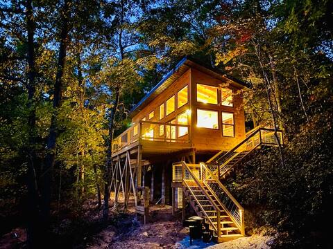 Cliffline Twilight*WOW*Hot tub! Pet Friendly!