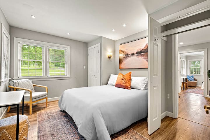 Spálňa 4 Pohľad do futonovej pracovne a ďalej do spálne 5!