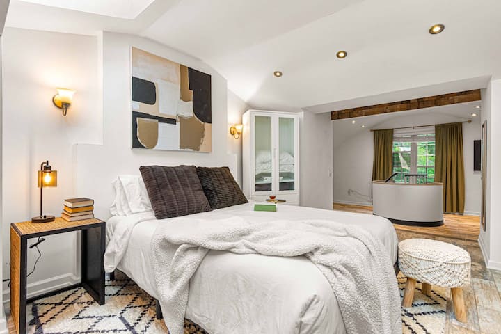 Spálňa 1: Loft v dome pre hostí