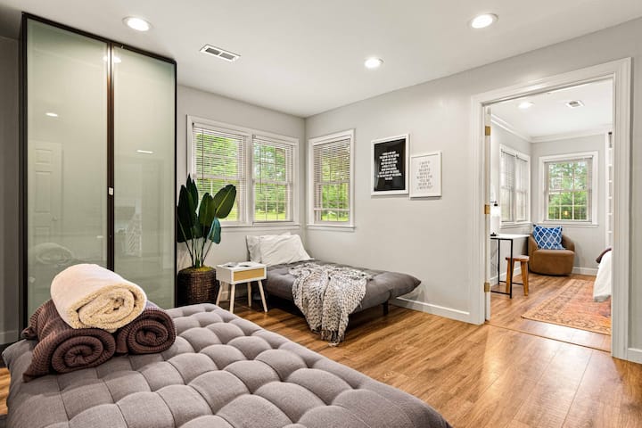 Futonová pracovňa! 2 futóny plnej veľkosti.  