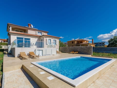 Top performing Airbnb: Villa Luna Maris by Interhome in Vilanija