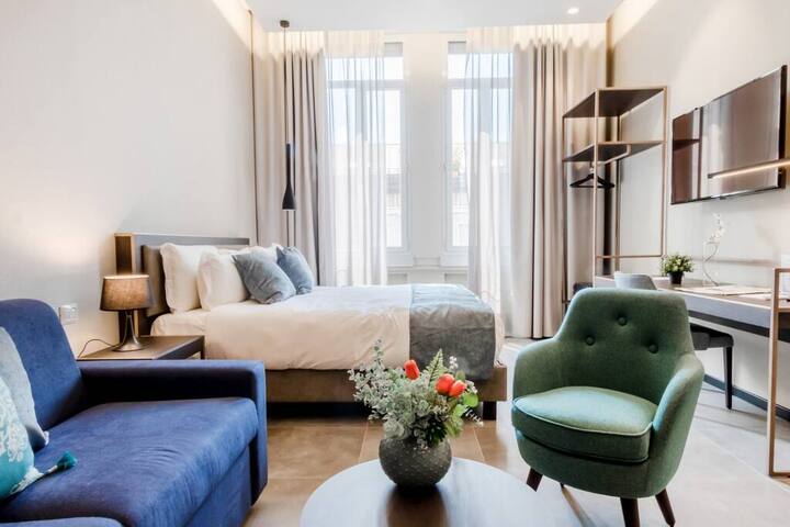 Superb Hotel Suite for 4 close to Duomo di Milano gallery image 2