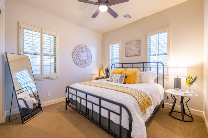2nd bedroom with King Bed