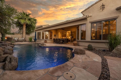 Luxe Southwest Villa • Heated Pool + Pool Table