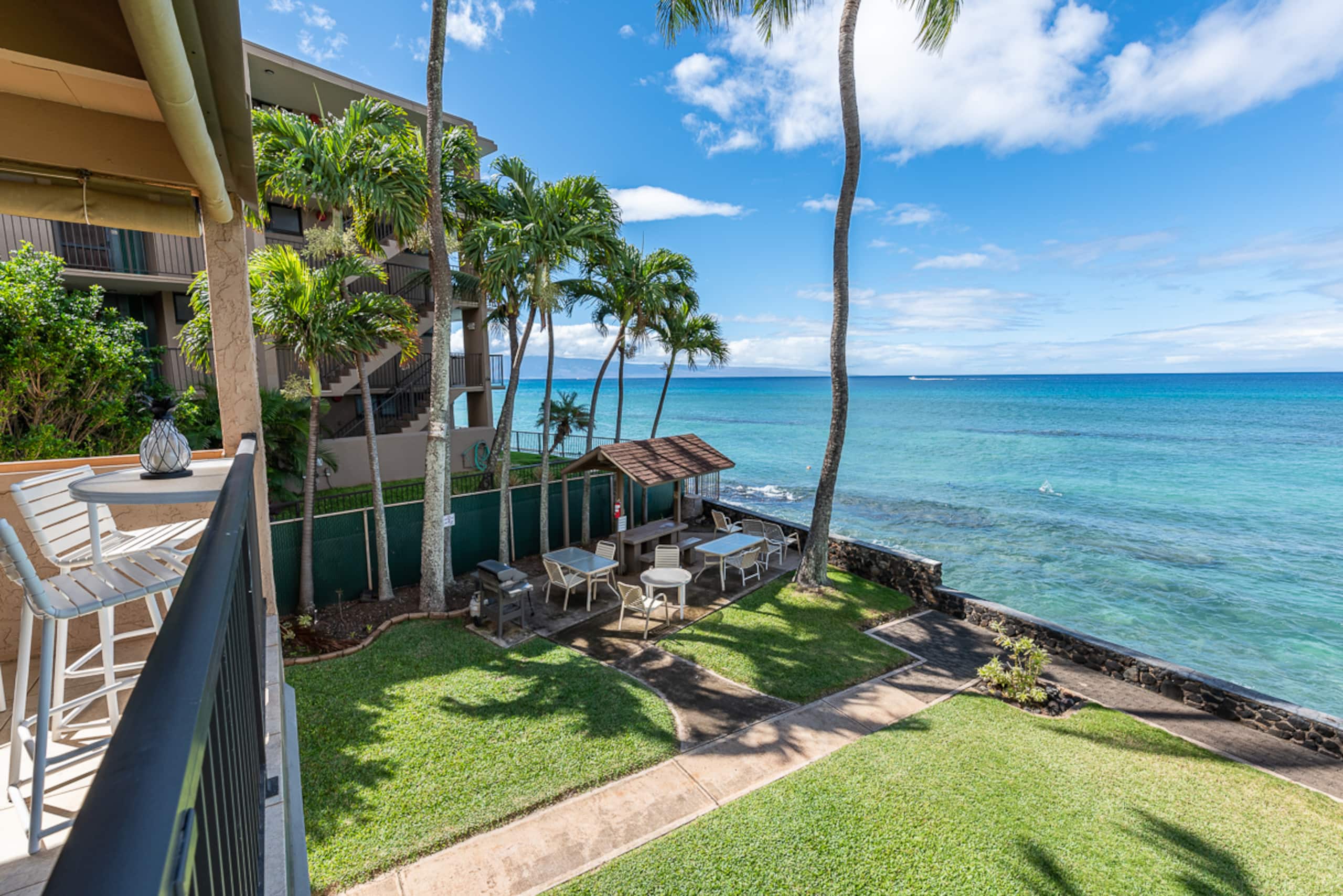 Condo in Lahaina · ★5.0 · 2 bedrooms · 3 beds · 2 baths - Image 35