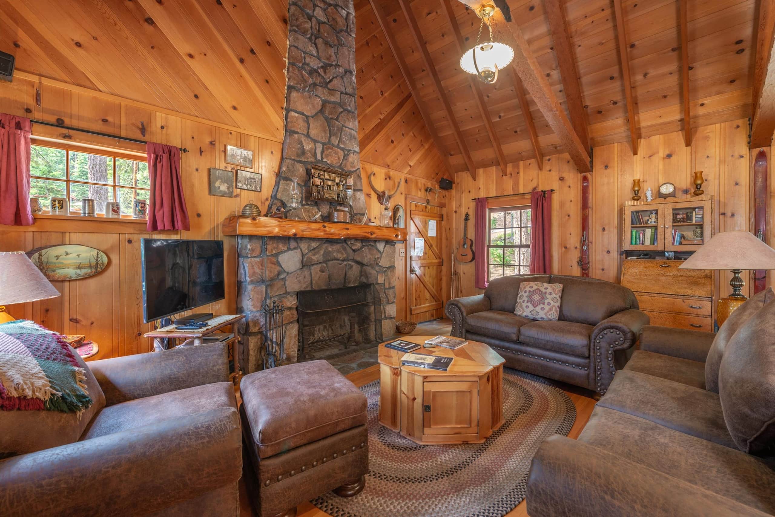 Classic Tahoe Log Cabin Near Lake + Hot Tub - Photo 2