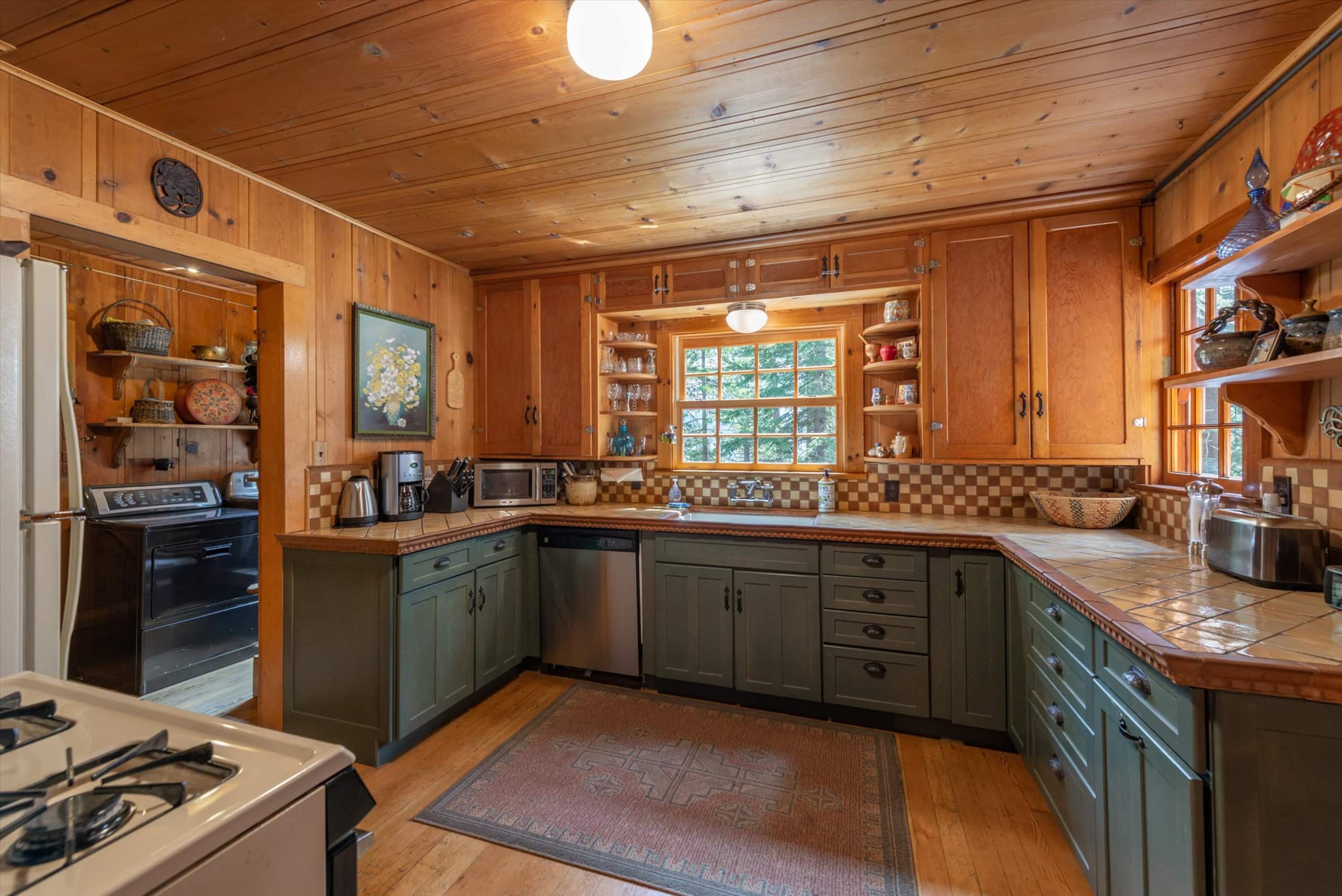 Classic Tahoe Log Cabin Near Lake + Hot Tub - Photo 7