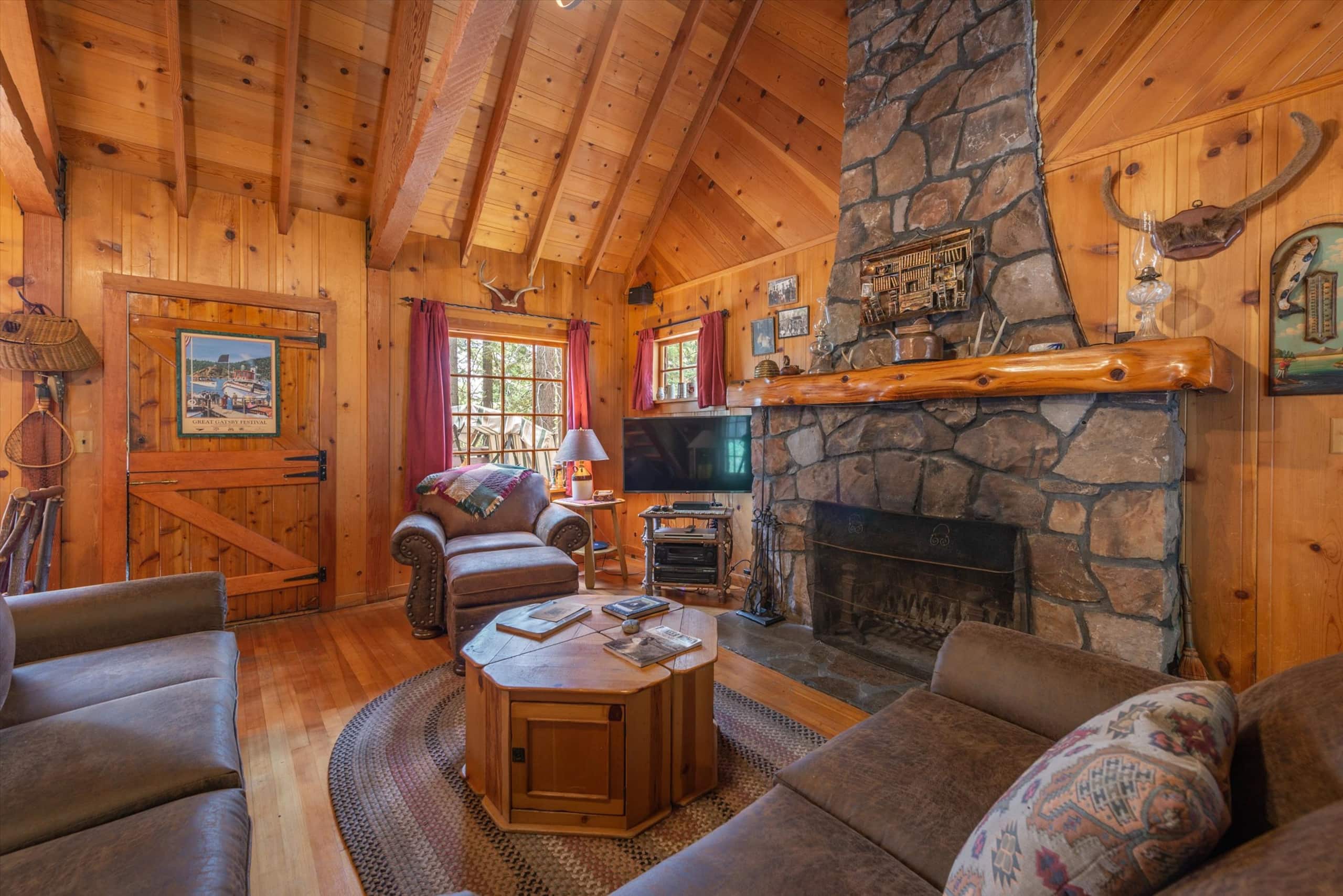 Classic Tahoe Log Cabin Near Lake + Hot Tub - Photo 10