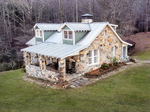 Retro Rock Cottage- Private Toccoa River Retreat