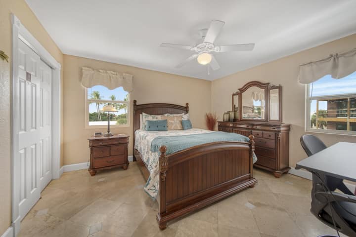 Queen Bedroom