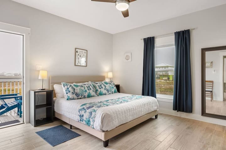 Მარჯვენა მხარის მთავარი აპარტამენტი საწოლით „King Bed“