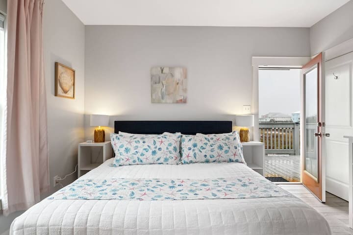 Მარცხენა მთავარი ფლიგელი საწოლითა და ცალკე სააბაზანოთი