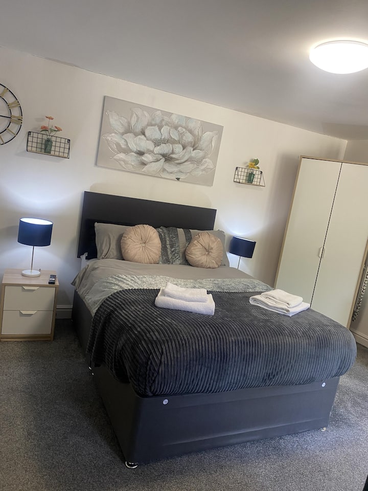 Bv Comfy Studio Fiveteen At Deighton Huddersfield Apartments for Rent in West Yorkshire