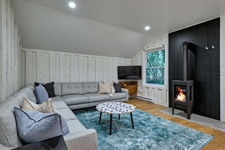 Foxglove Flat, Private, Modern, Gas Fireplace - Highlands, NC