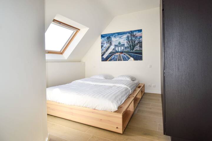 Brussels Beauty: Modern 2-BR Urban Oasis gallery image 4