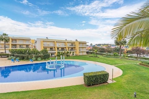 #010 Marina View Apartment | Pool & Balcony
