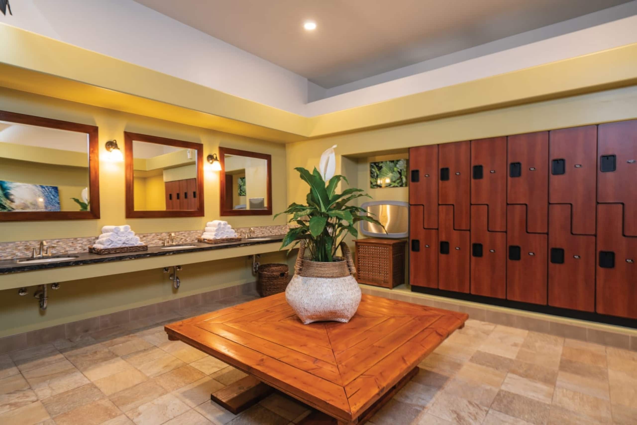 Resort in Kailua-Kona · ★4.88 · 2 bedrooms · 4 beds · 1 private bath - Image 16