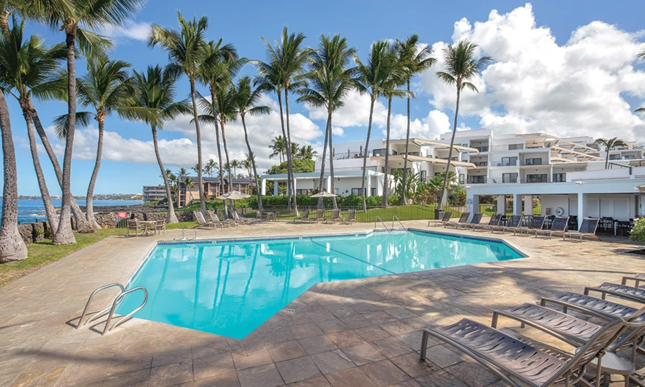 Resort in Kailua-Kona · ★4.8 · 2 bedrooms · 3 beds · 2 private baths - Image 16