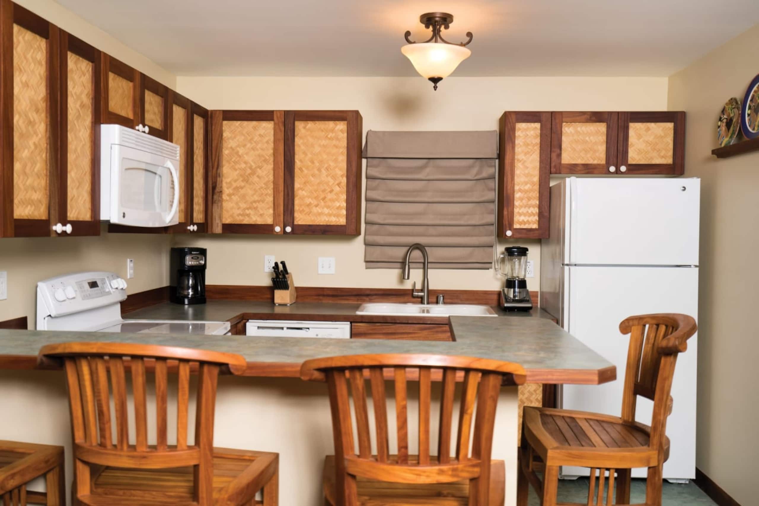 Condo in Kailua-Kona · ★4.38 · 2 bedrooms · 3 beds · 2 private baths - Image 22