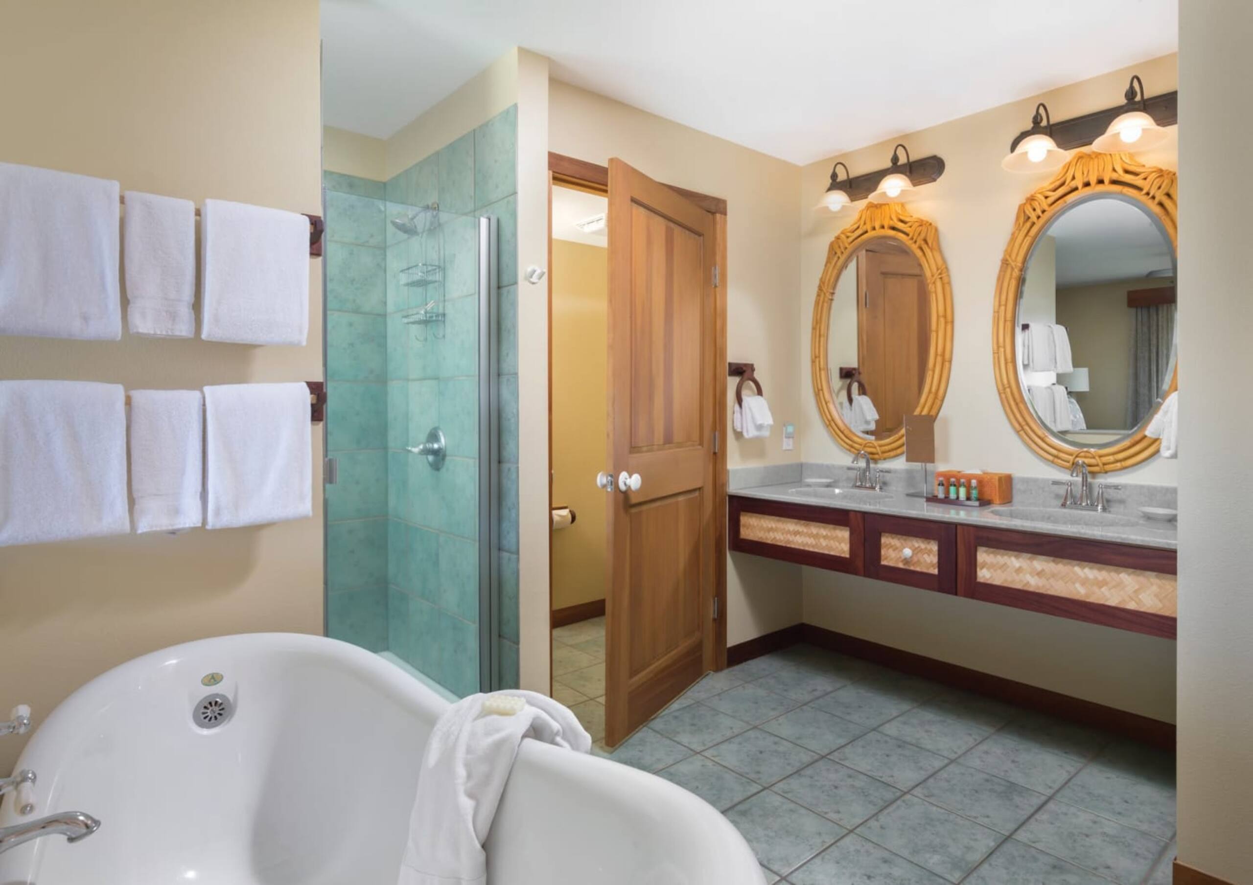 Condo in Kailua-Kona · ★4.88 · 2 bedrooms · 3 beds · 2 private baths - Image 24