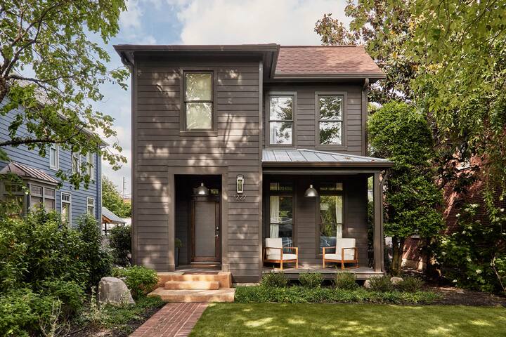 Chic 4BR with Fenced Yard, Walk to Dining, Parking gallery image 3