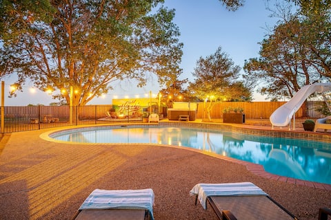 Spacious Group Retreat | 3 Kings | Sleeps 25 on 2.