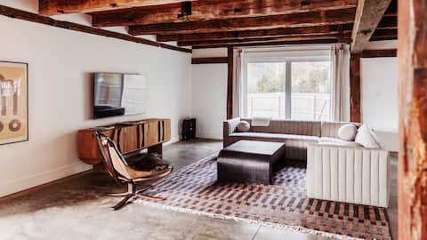 Pool, Fireplace, Converted Barn! - Chic Barn House