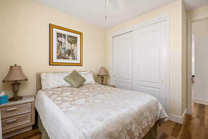 La deuxième chambre offre un lit Queen Size