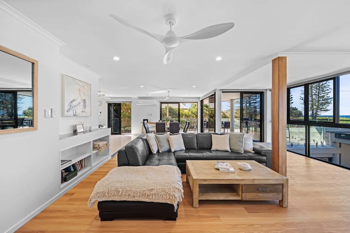 Beachfront at Buddina with Heated Pool & Sea Views