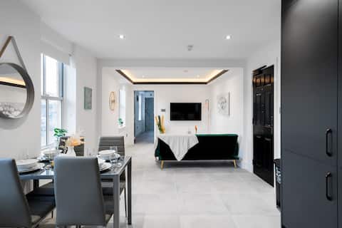 Modern 1BR Apartment Newbury Town Centre