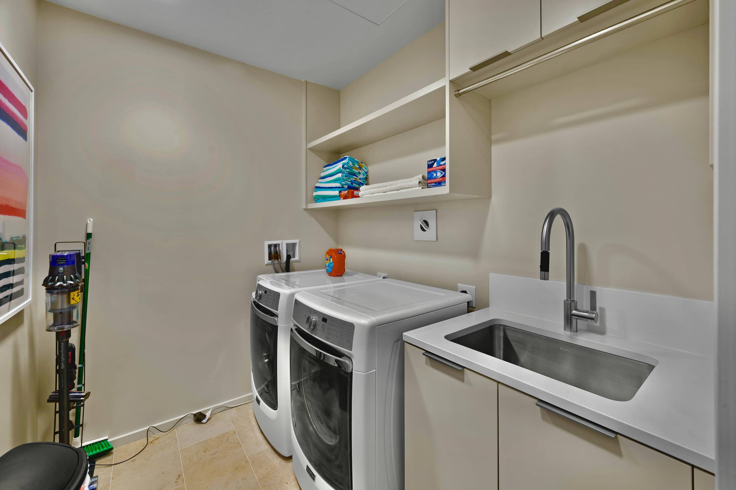 Park Lane 3300 - Image 24