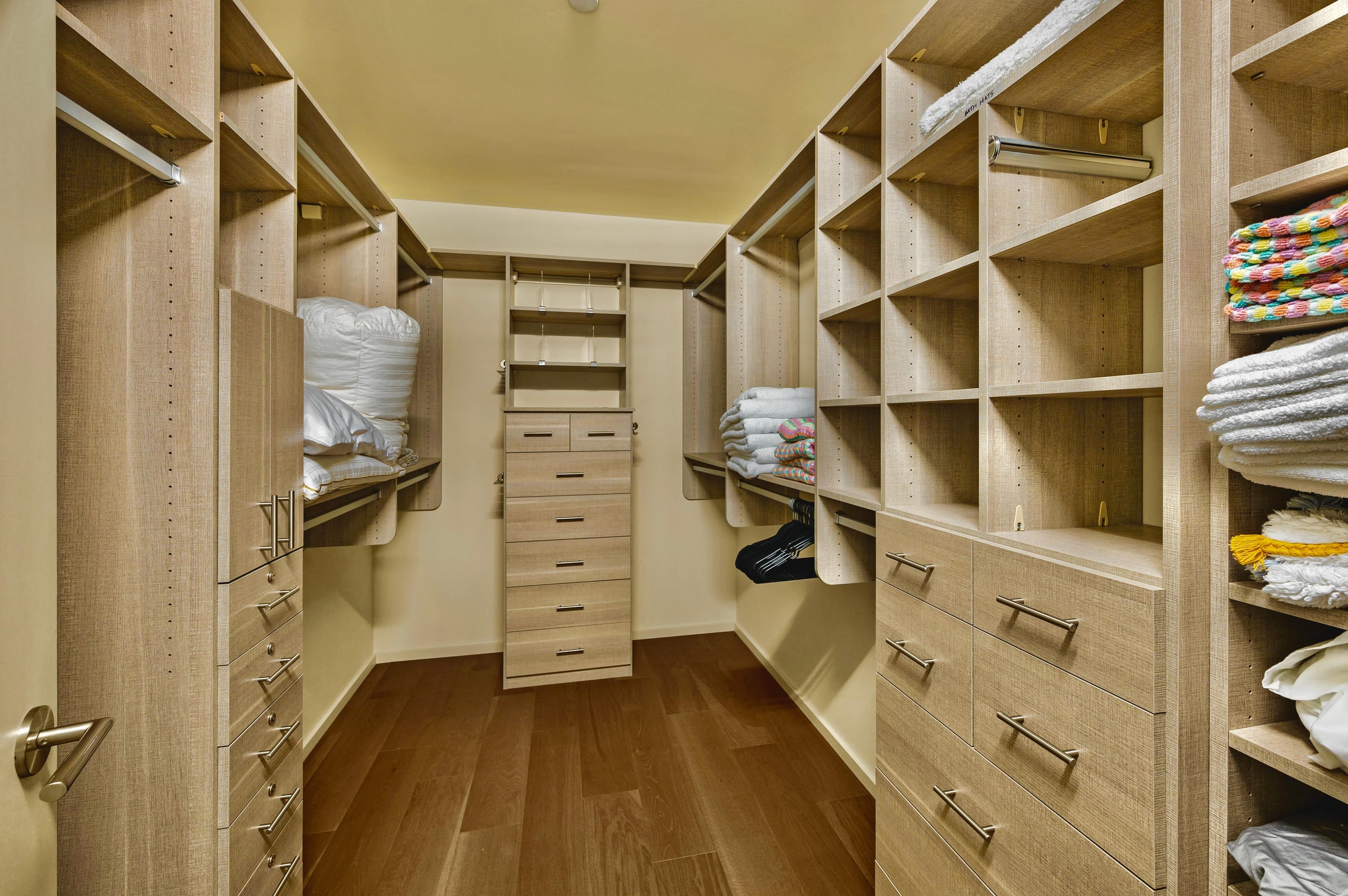 Park Lane 3300 - Image 17