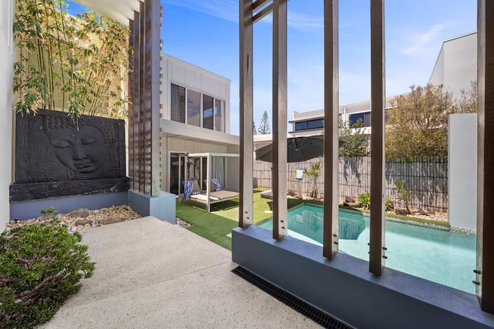 Canalhouse Caloundra—Pontoon, Pool & Pizza Nights