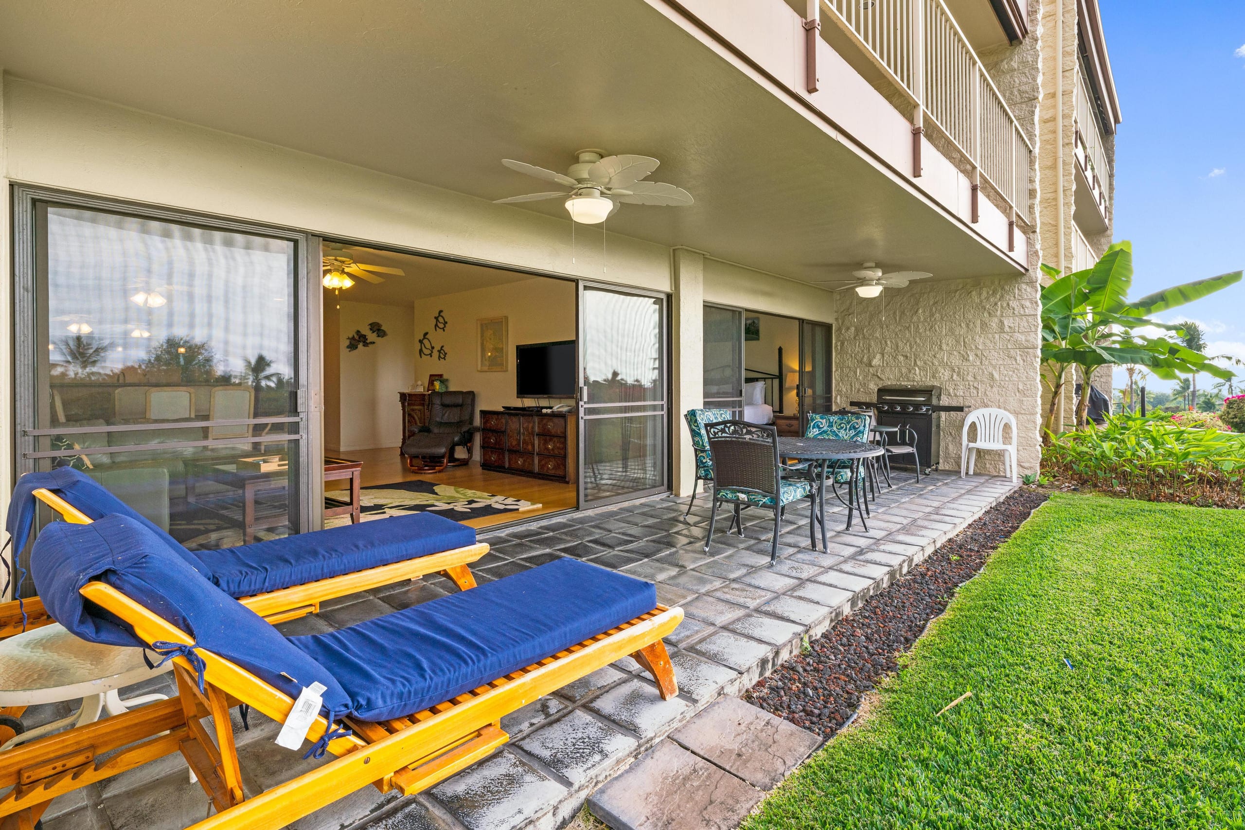 Condo in Kailua-Kona · ★4.47 · 2 bedrooms · 3 beds · 2.5 baths - Image 13