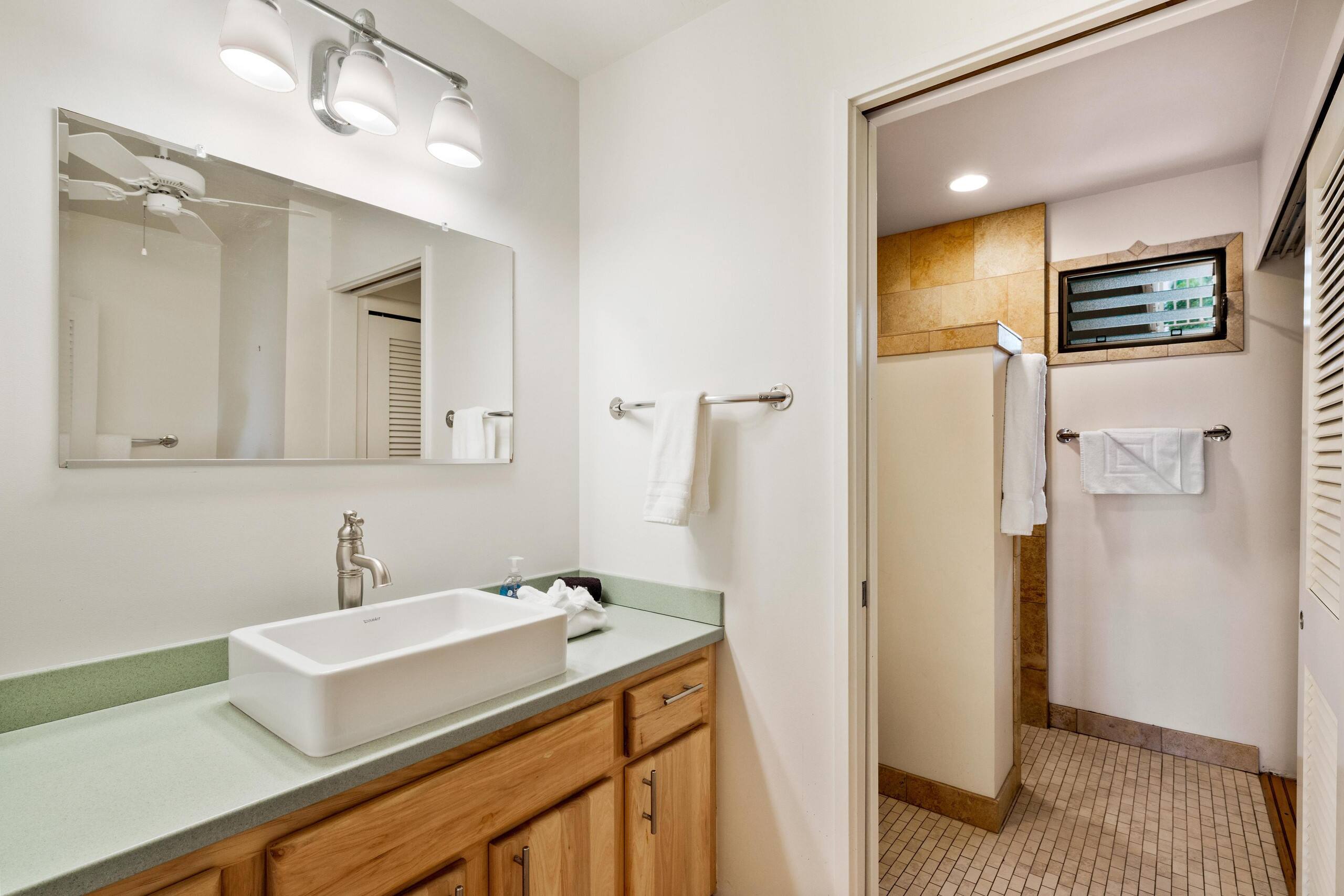 Condo in Kailua-Kona · ★4.47 · 2 bedrooms · 3 beds · 2.5 baths - Image 10