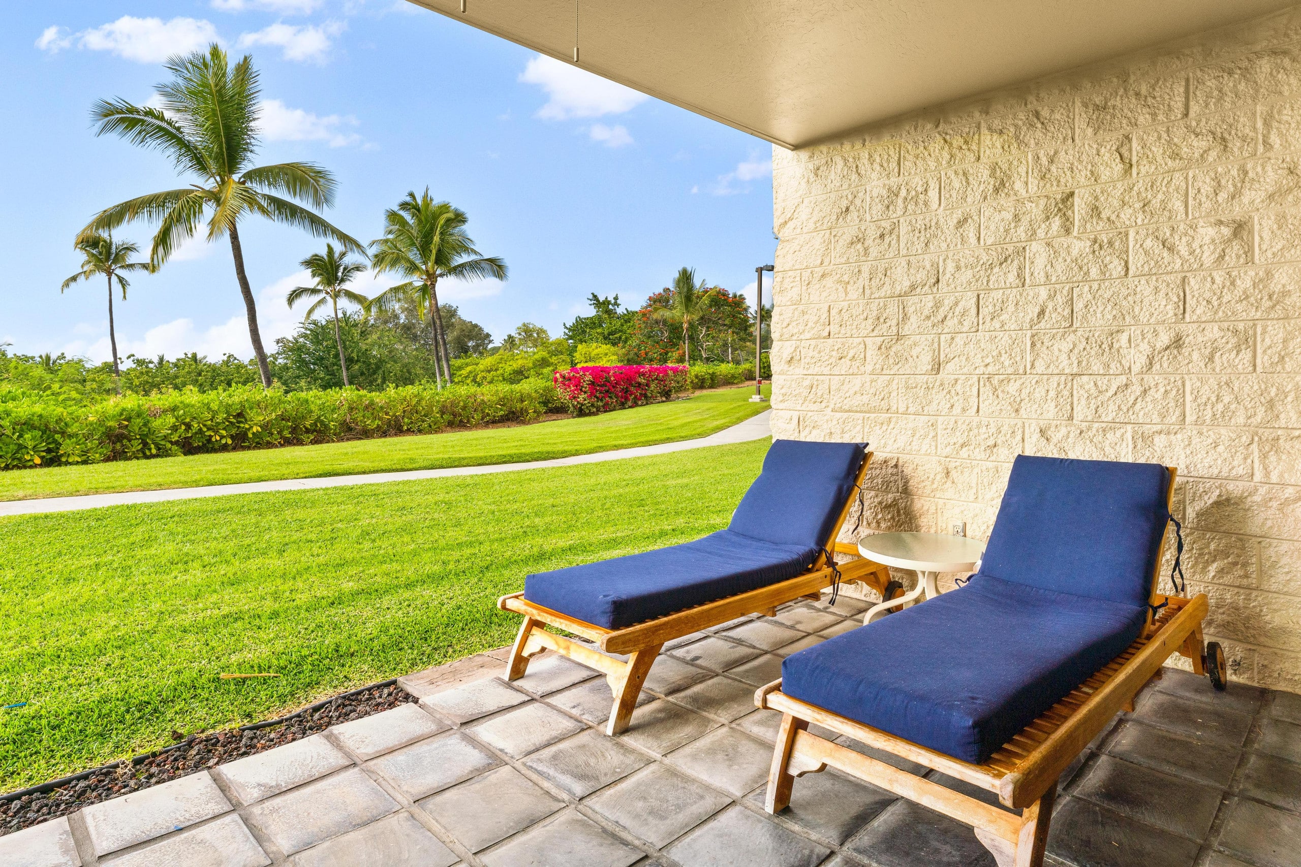 Condo in Kailua-Kona · ★4.47 · 2 bedrooms · 3 beds · 2.5 baths - Image 15