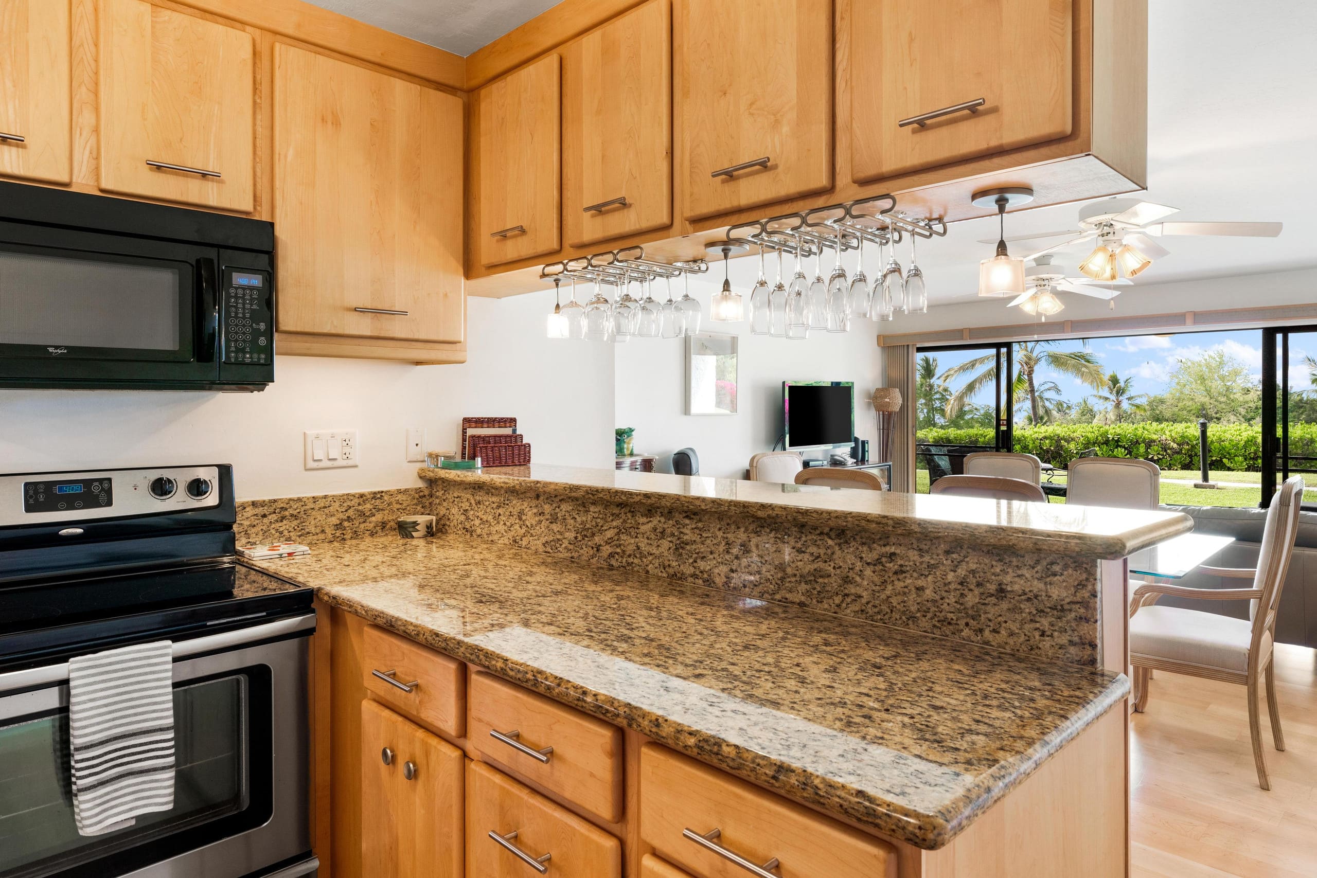 Condo in Kailua-Kona · ★4.47 · 2 bedrooms · 3 beds · 2.5 baths - Image 3