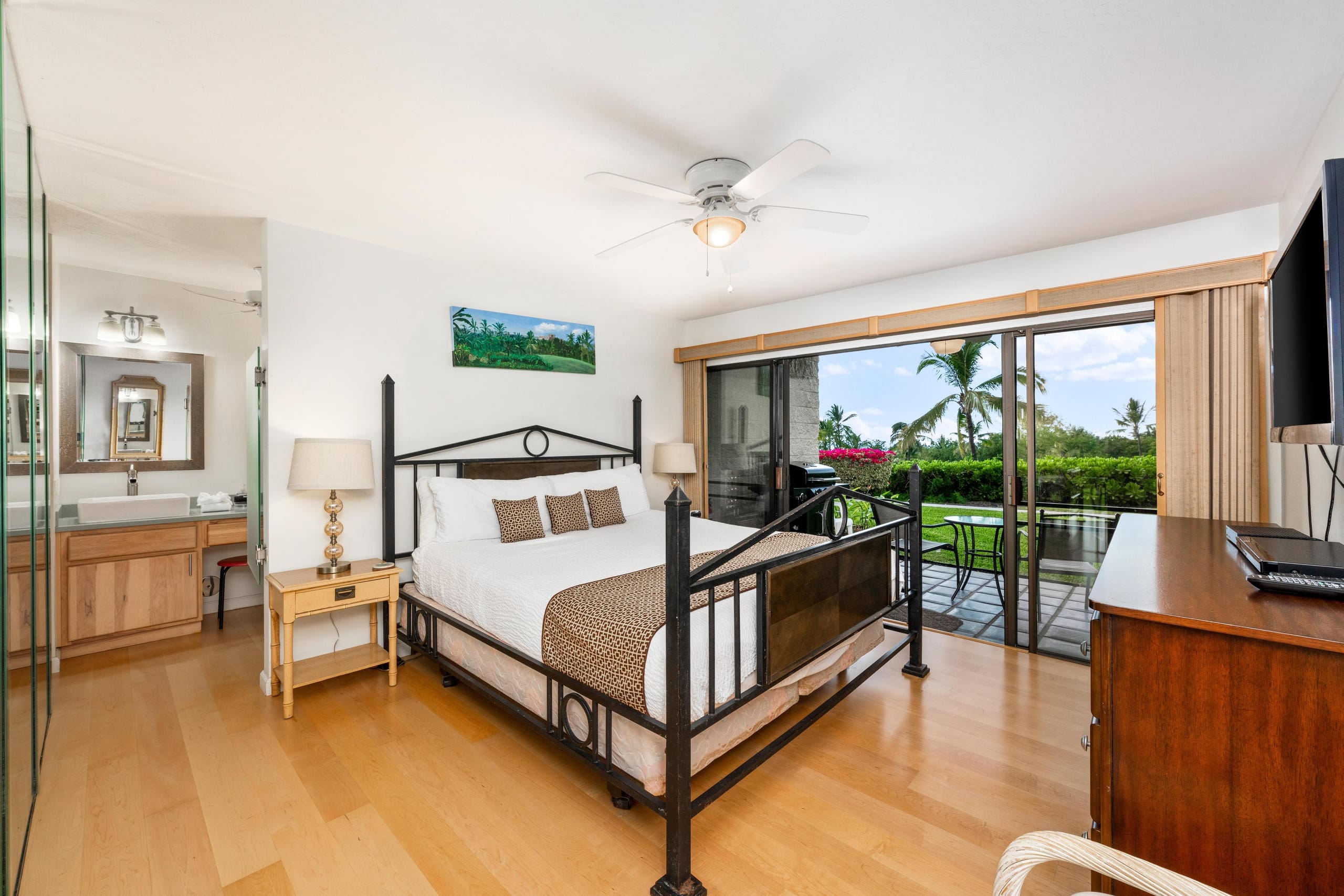 Condo in Kailua-Kona · ★4.47 · 2 bedrooms · 3 beds · 2.5 baths - Image 5
